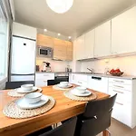 Bright And Spacious 3br With Fast Metro Access To Center Helsinki