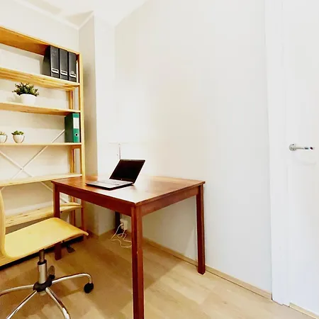 Spacious Near Nature & Metro