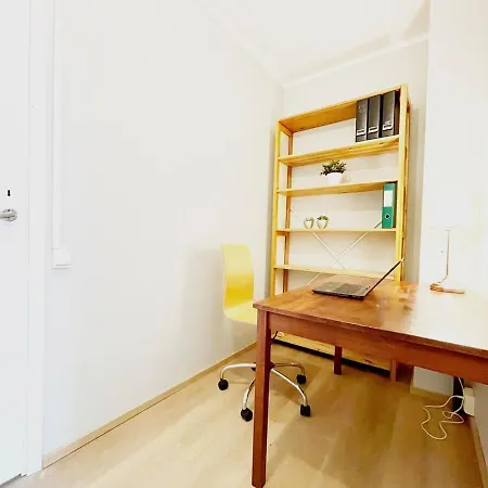 Spacious Near Nature & Metro *