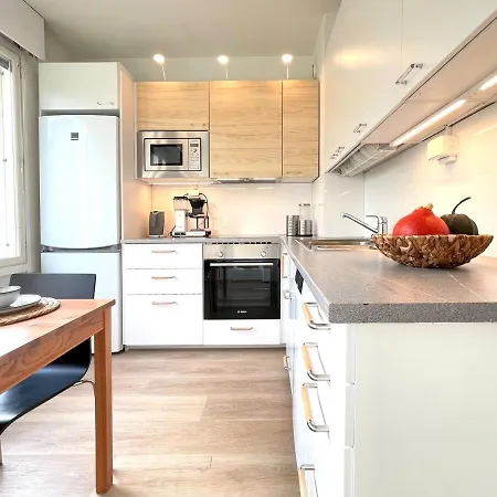 דירה Bright And Spacious 3br With Fast Metro Access To Center הלסינקי