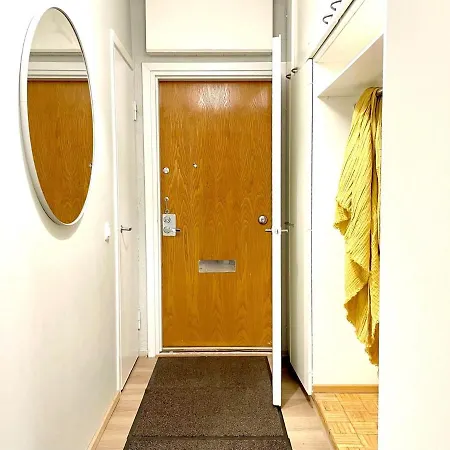 Bright And Spacious 3br With Fast Metro Access To Center Lägenhet