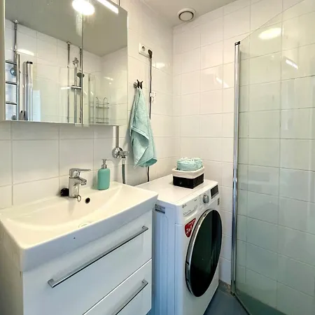 Spacious Near Nature & Metro *