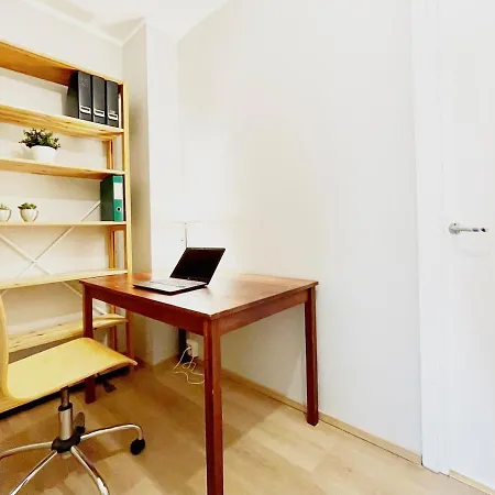 Spacious Near Nature & Metro *