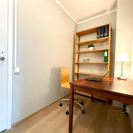 Spacious Near Nature & Metro *