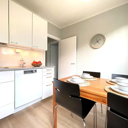 Spacious Near Nature & Metro *