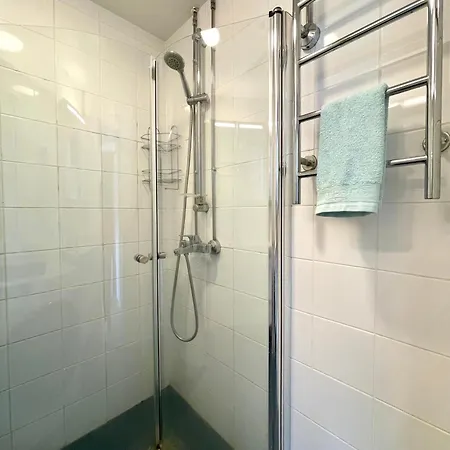 Spacious Near Nature & Metro Διαμέρισμα