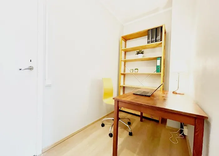 Bright And Spacious 3br With Fast Metro Access To Center *