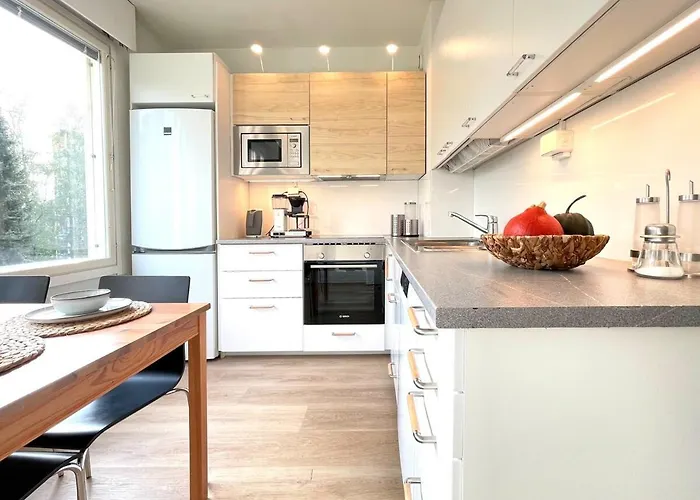 דירה Bright And Spacious 3br With Fast Metro Access To Center הלסינקי