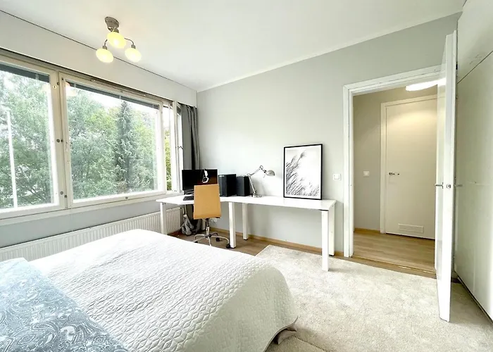 Bright And Spacious 3br With Fast Metro Access To Center הלסינקי