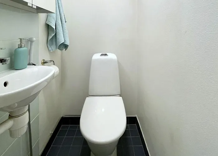 Bright And Spacious 3br With Fast Metro Access To Center דירה