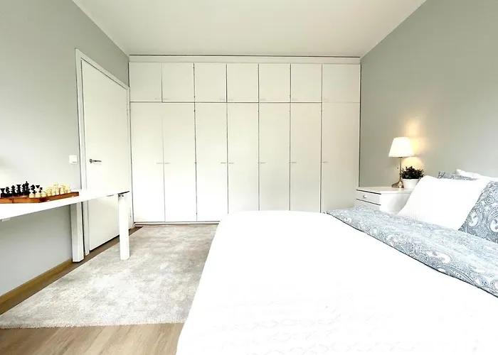 Bright And Spacious 3br With Fast Metro Access To Center * Helsingfors