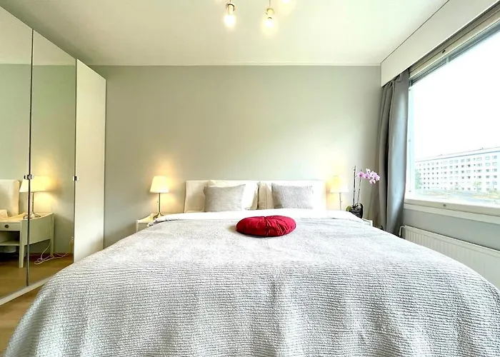 Bright And Spacious 3br With Fast Metro Access To Center Lägenhet