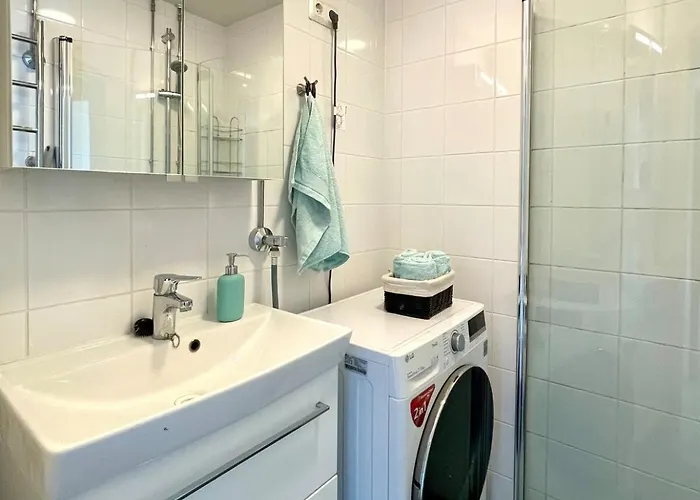 Bright And Spacious 3br With Fast Metro Access To Center *