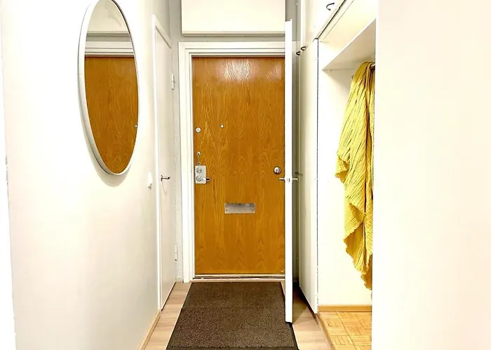 Bright And Spacious 3br With Fast Metro Access To Center Апартаменты