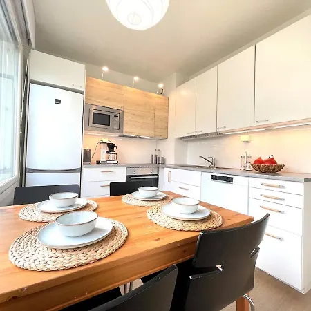Bright And Spacious 3br With Fast Metro Access To Center Helsinki