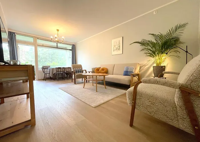 Bright And Spacious 3br With Fast Metro Access To Center Apartment *