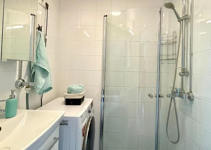 Bright And Spacious 3br With Fast Metro Access To Center